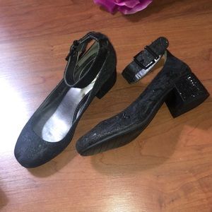 Black flip around heels